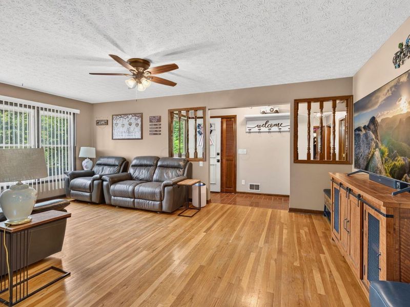 1438 Brenthaven Drive, Columbus, OH 43228 Photo 12