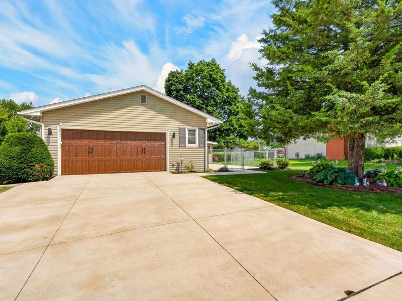 1438 Brenthaven Drive, Columbus, OH 43228 Photo 39