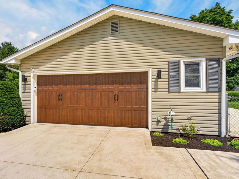 1438 Brenthaven Drive, Columbus, OH 43228 Photo 40