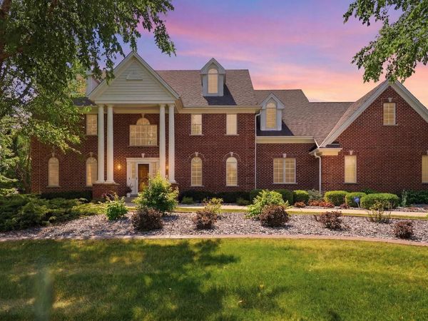 2125 Carriage Hills DRIVE, Delafield, WI 53018