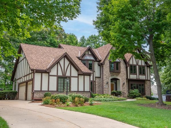 3820 Charter Point COURT, Brookfield, WI 53045