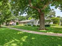 2111 Bosworth Lane, Northfield, IL 60093 primary photo