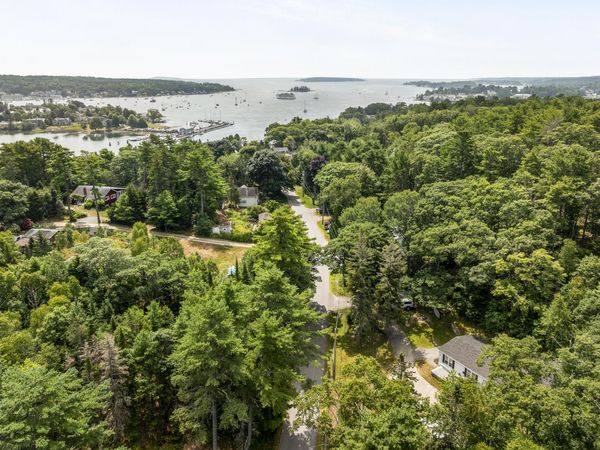 34 Williams Street, Boothbay Harbor, ME 04538