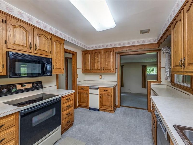 7853 Chambersburg Road, Huber Heights, OH 45424 Photo 11