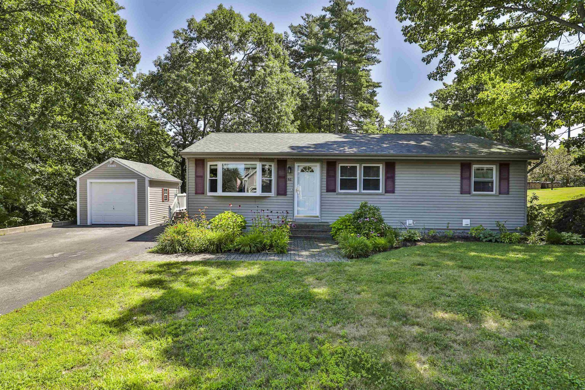 61 Knollcrest Road, Goffstown, NH 03045 Main Photo