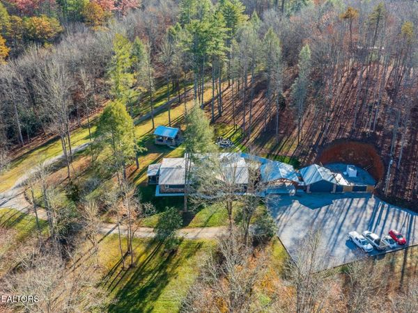 2000 E Millers Cove Rd , Walland, TN 37886