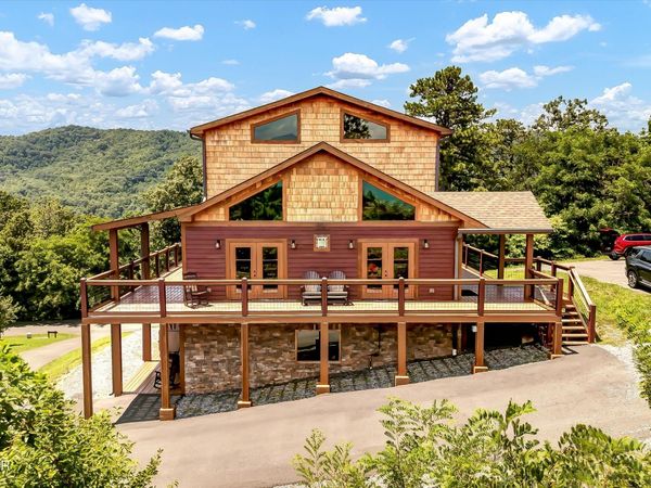 809 Wattle Blossom Way, Gatlinburg, TN 37738