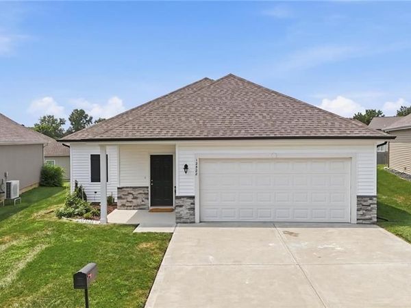 12322 N Pomona Avenue, Kansas City, MO 64163