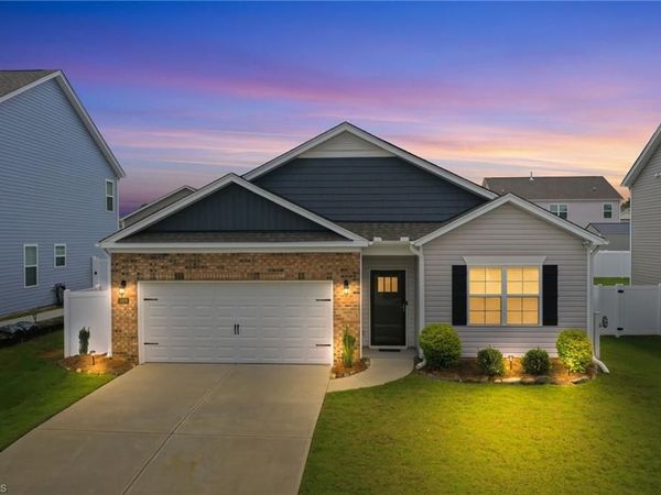 1419 Carisbrooke Drive , Mebane, NC 27302