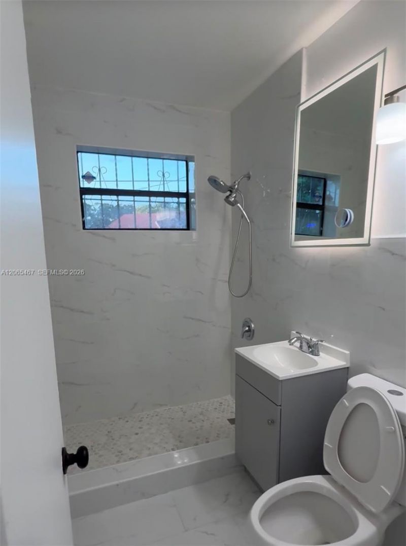 41 NE 195th St , Miami, FL 33179 Photo