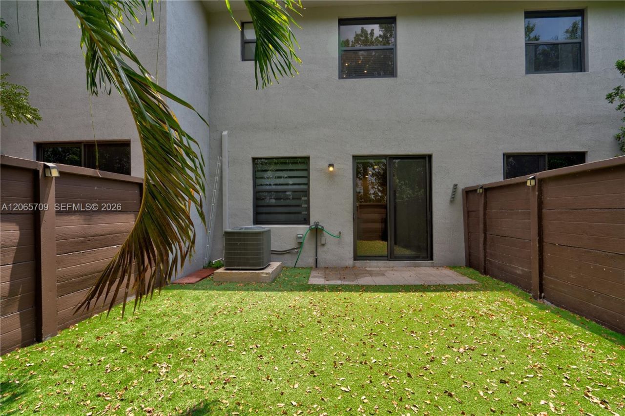 15826 NW 91st Ct , Unit 15826, Miami Lakes, FL 33018 Photo