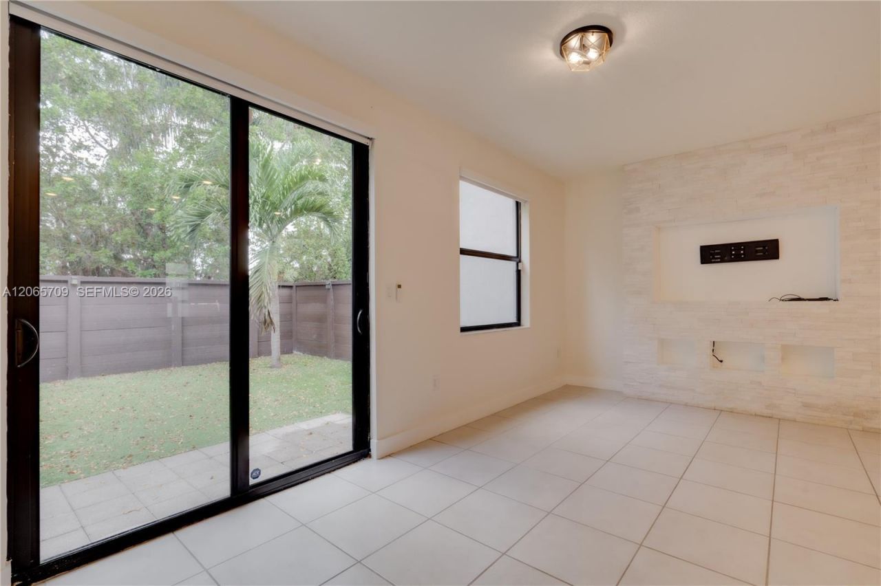 15826 NW 91st Ct , Unit 15826, Miami Lakes, FL 33018 Photo