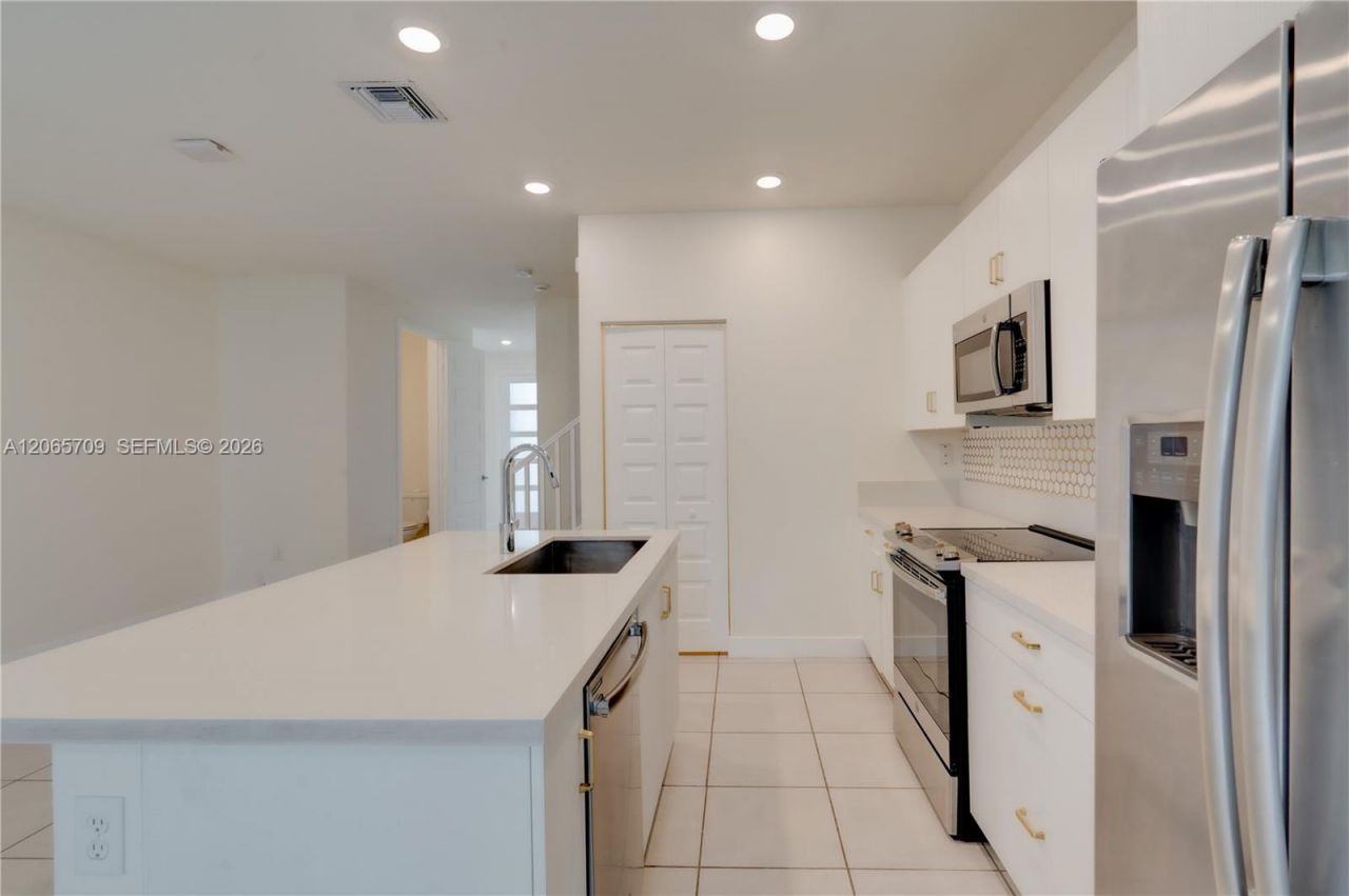 15826 NW 91st Ct , Unit 15826, Miami Lakes, FL 33018 Photo