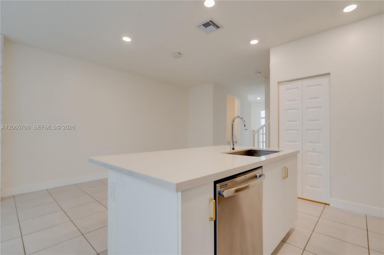 15826 NW 91st Ct , Unit 15826, Miami Lakes, FL 33018 Photo
