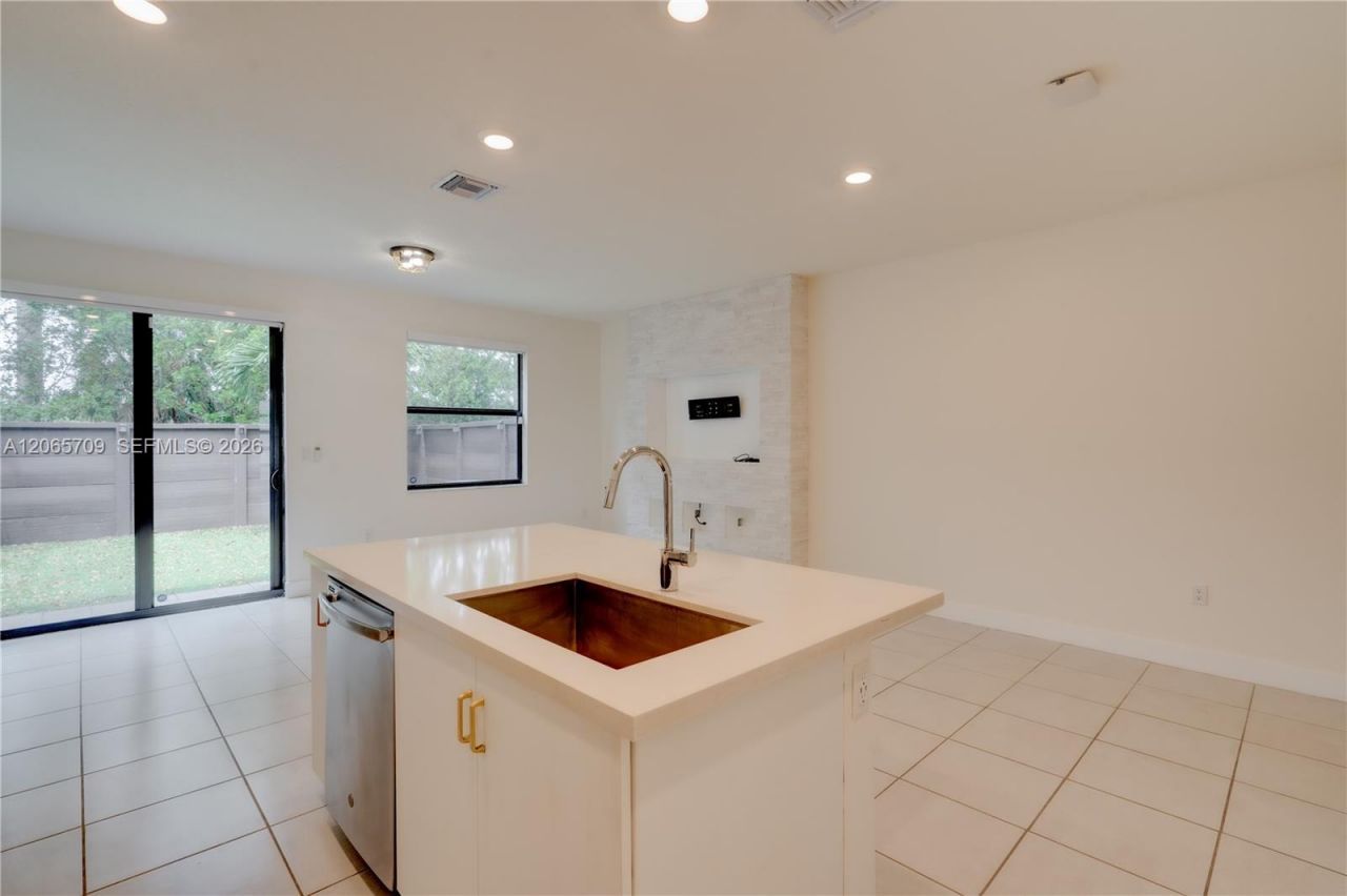 15826 NW 91st Ct , Unit 15826, Miami Lakes, FL 33018 Photo
