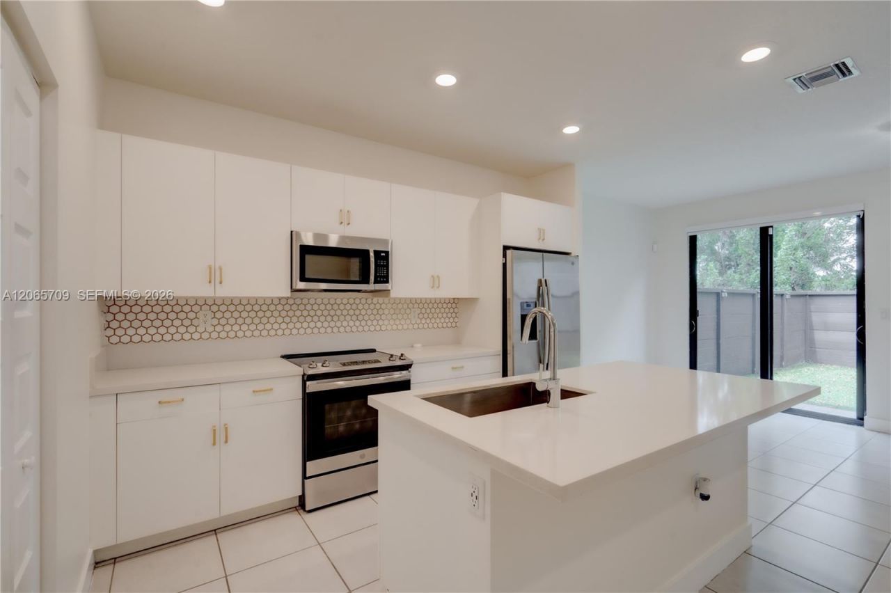 15826 NW 91st Ct , Unit 15826, Miami Lakes, FL 33018 Photo