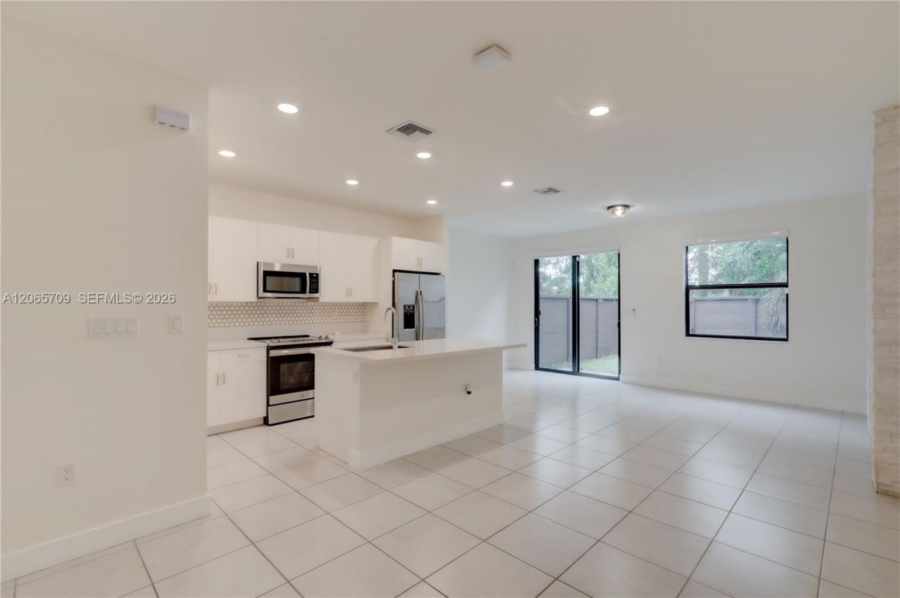 15826 NW 91st Ct , Unit 15826, Miami Lakes, FL 33018 Photo