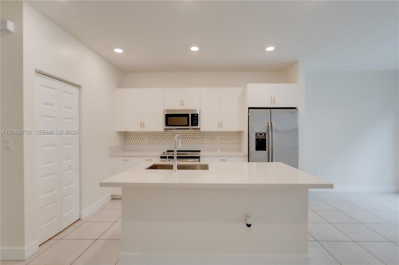 15826 NW 91st Ct , Unit 15826, Miami Lakes, FL 33018 Photo