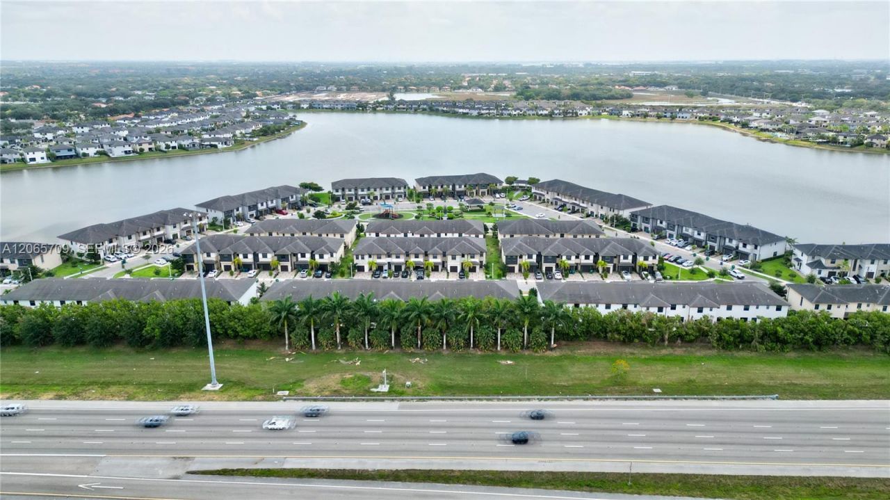 15826 NW 91st Ct , Unit 15826, Miami Lakes, FL 33018 Photo