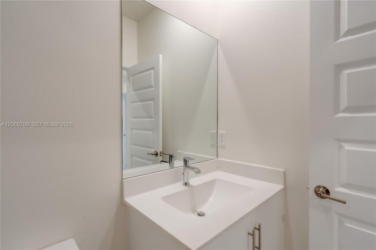 15826 NW 91st Ct , Unit 15826, Miami Lakes, FL 33018 Photo