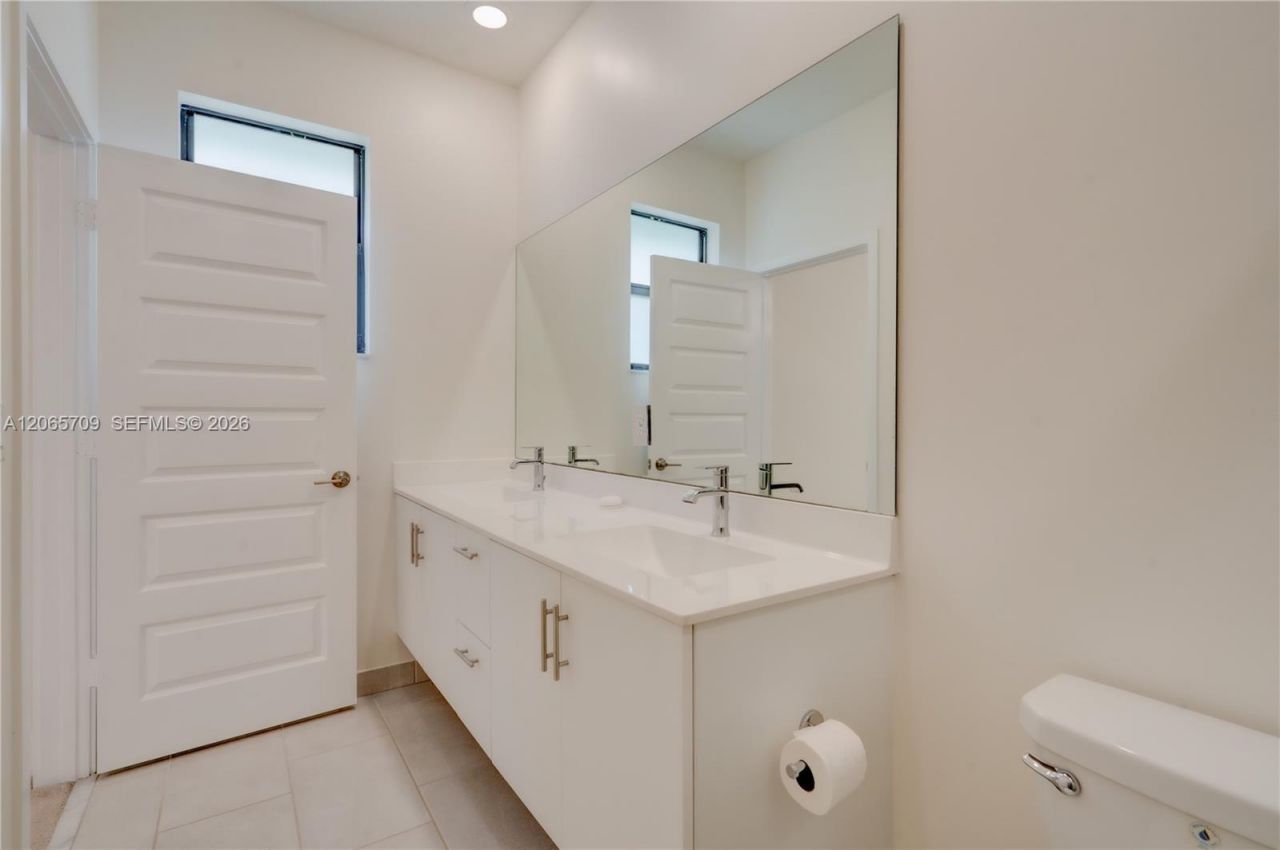 15826 NW 91st Ct , Unit 15826, Miami Lakes, FL 33018 Photo