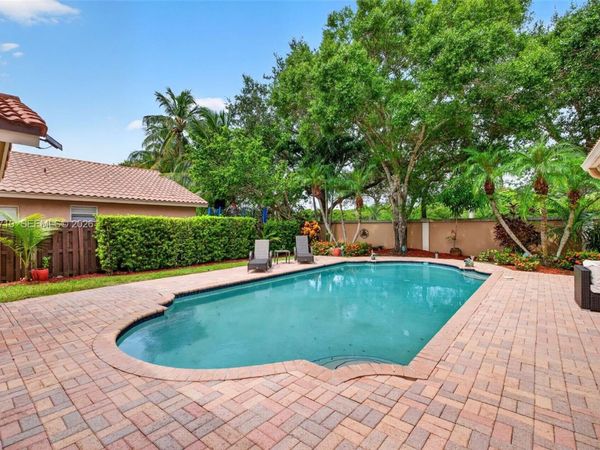 581 NW 110th Ave, Plantation, FL 33324