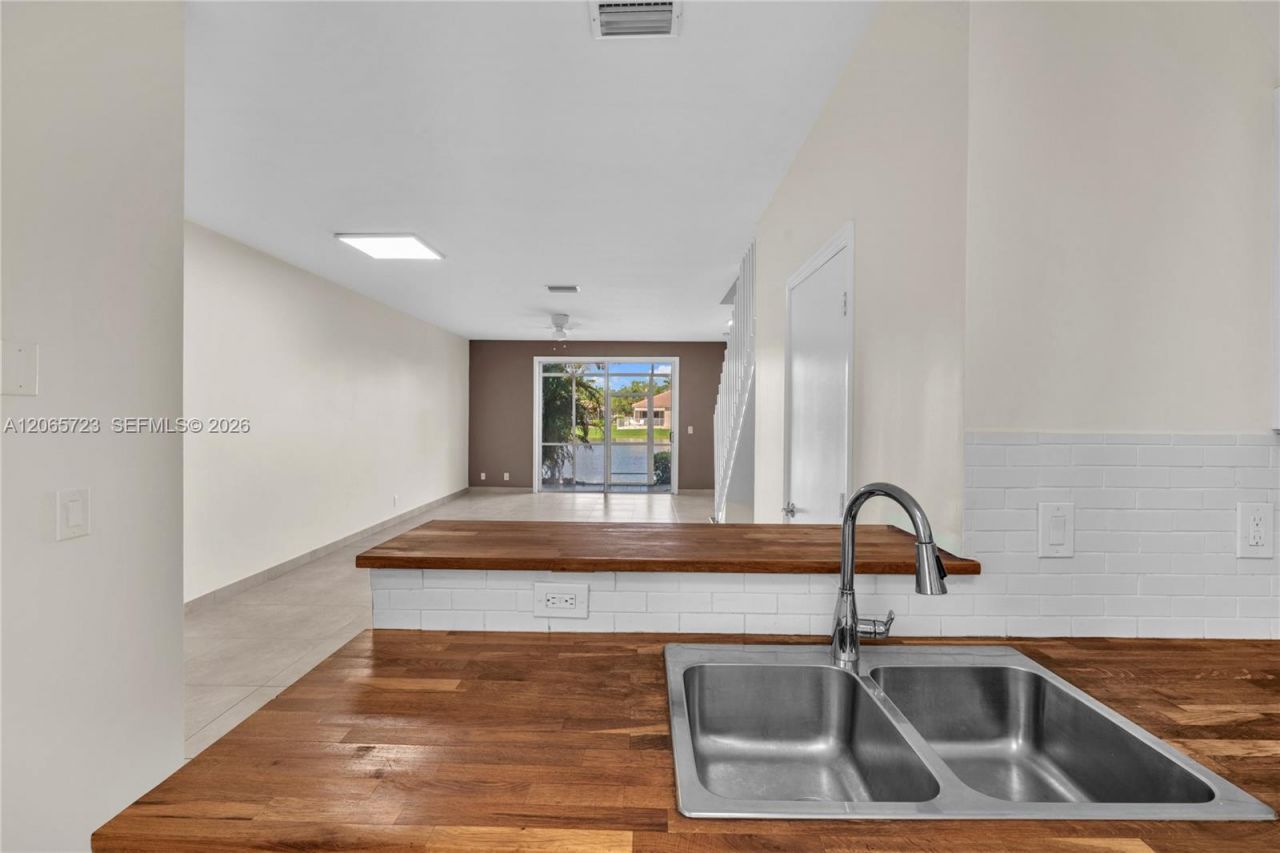 3698 San Simeon Cir , Weston, FL 33331 Photo