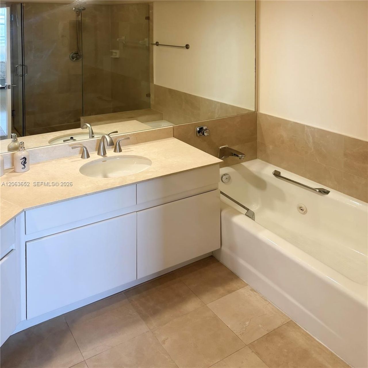 888 Brickell Key Dr, Unit 512, Miami, FL 33131 Photo