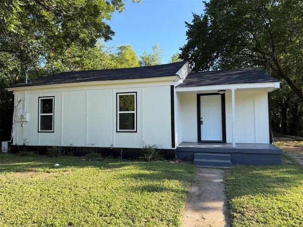 506 W Trinity Street , Groesbeck, TX 76642