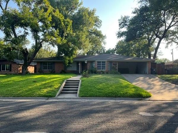 2002 Mimosa Drive, Corsicana, TX 75110