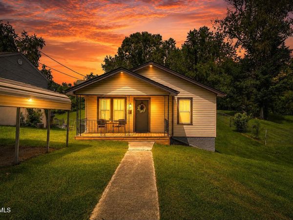 916 Pine Grove Avenue, Johnson City, TN 37601