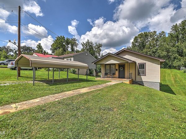 916 Pine Grove Avenue, Johnson City, TN 37601