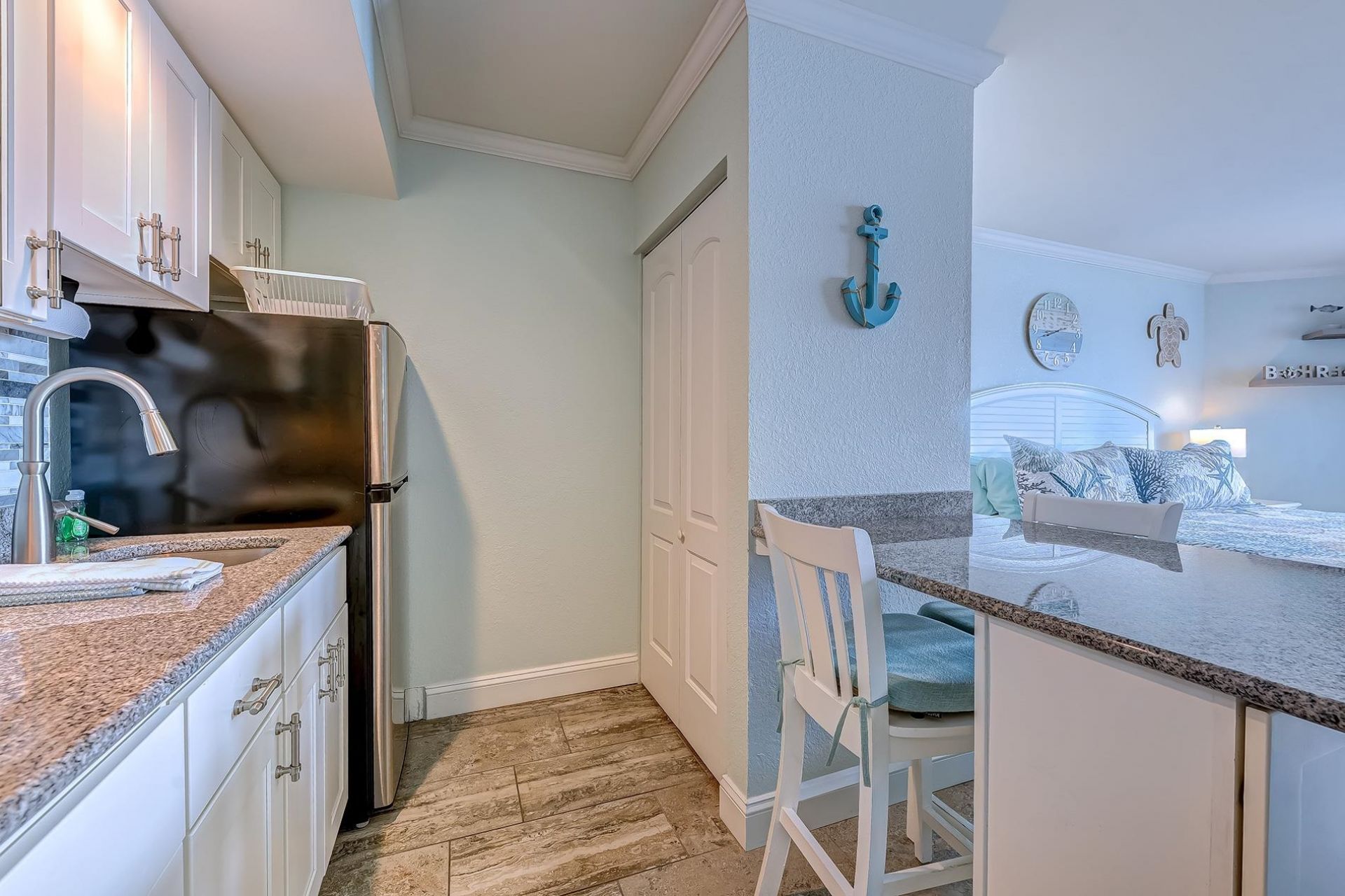 9550 Shore Dr.  Photo 4