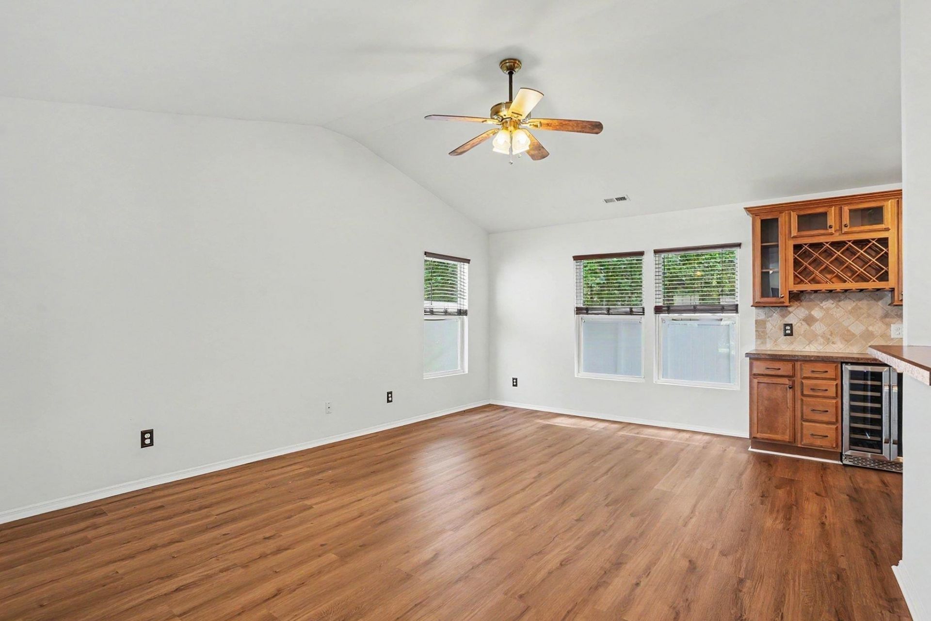420 Bellegrove Dr. Photo 9