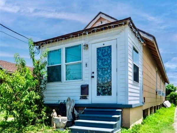 2925 HOLLYGROVE Street , New Orleans, LA 70118