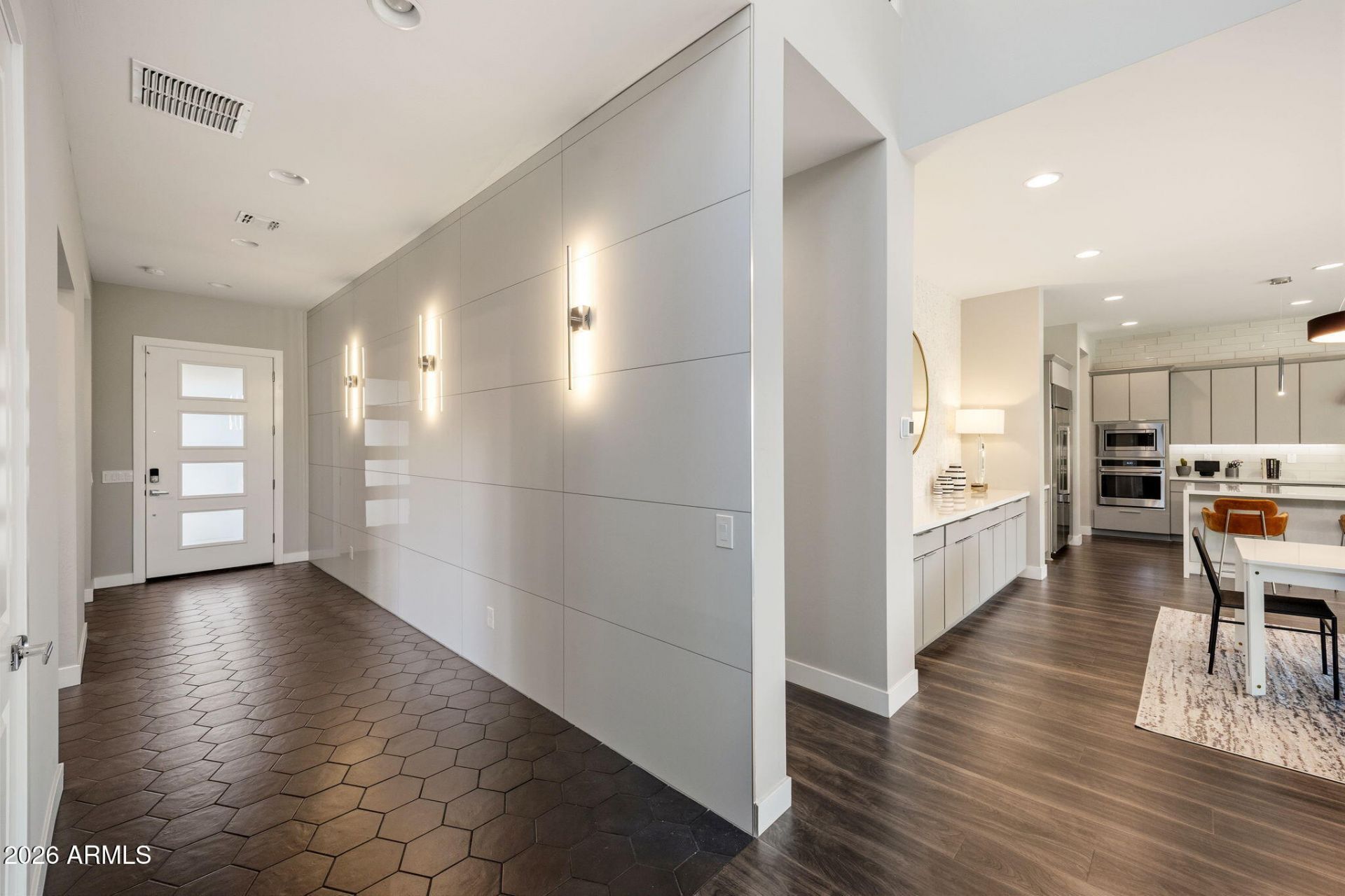 2110 E FALLEN LEAF Lane Phoenix, AZ 85024
