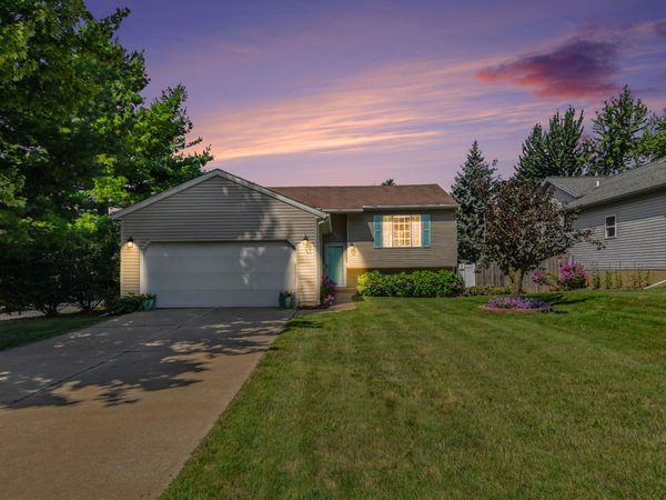 421 Macomb Avenue NW, Grand Rapids, MI 49534