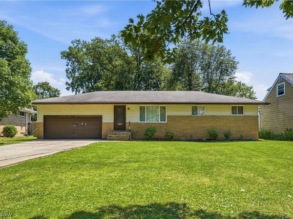 8985 Big Creek Parkway , Strongsville, OH 44149