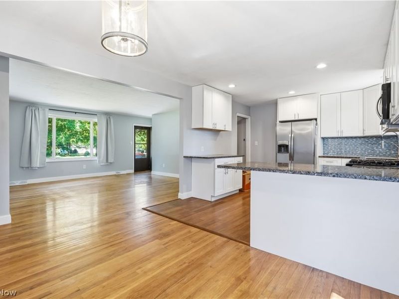8985 Big Creek Parkway, Strongsville, OH 44149 Photo 12