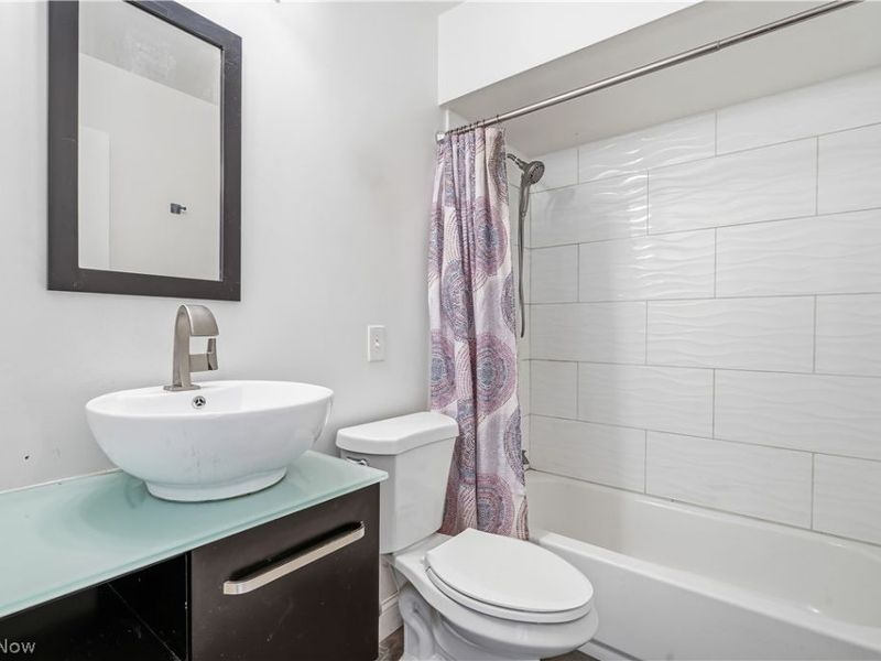 8985 Big Creek Parkway, Strongsville, OH 44149 Photo 16
