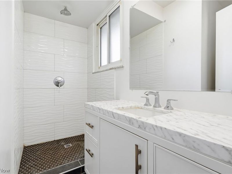 8985 Big Creek Parkway, Strongsville, OH 44149 Photo 21