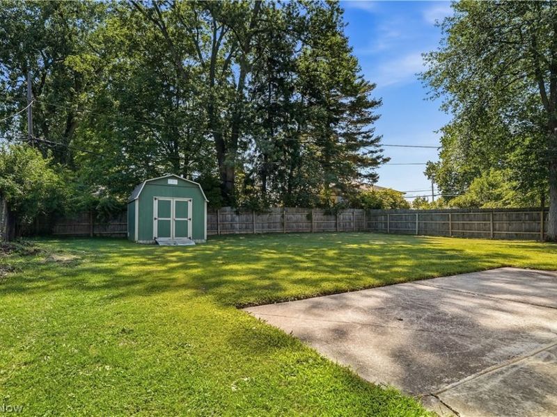 8985 Big Creek Parkway, Strongsville, OH 44149 Photo 33