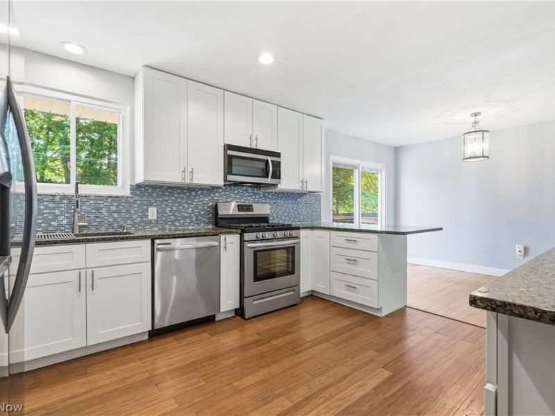 8985 Big Creek Parkway, Strongsville, OH 44149 Photo 9