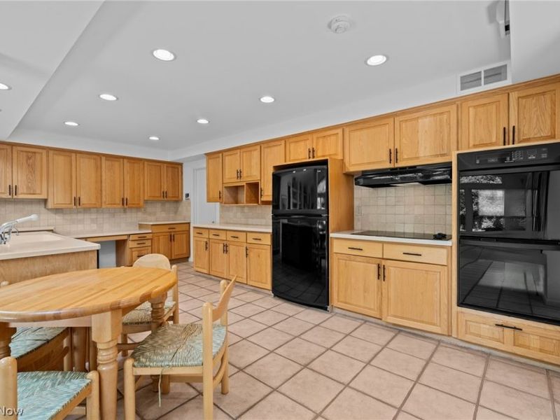 23891 Letchworth Road, Beachwood, OH 44122 Photo 12