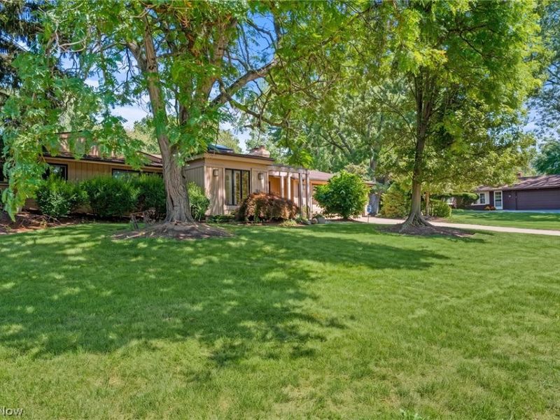 23891 Letchworth Road, Beachwood, OH 44122 Photo 2