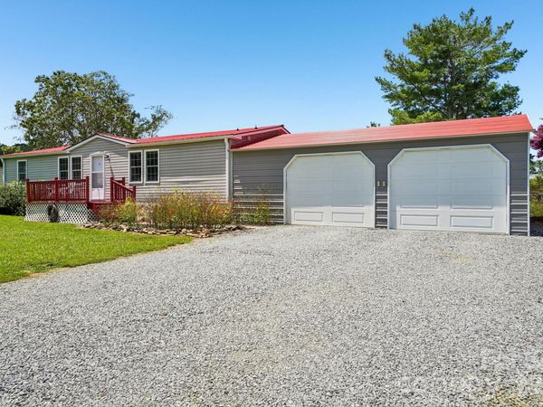 210 Leigh Anne Lane , Horse Shoe, NC 28742