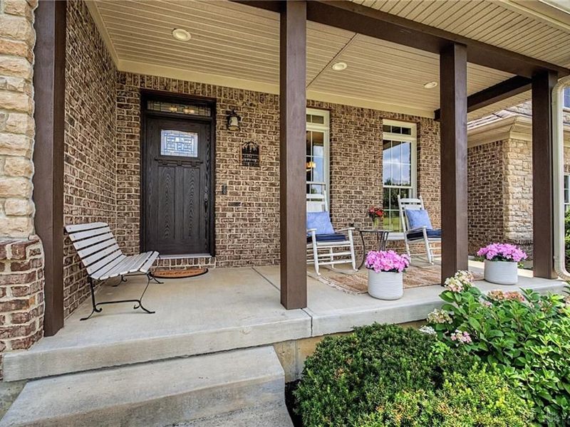 196 Blue Jay Way, Chester Township, OH 45177 Photo 3