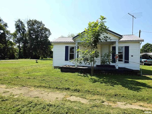 705 W RAYMOND Street, Harrisburg, IL 62946