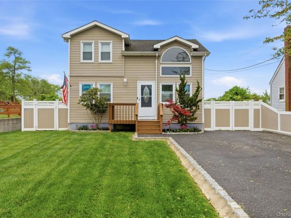 24 Peters Drive, Shirley, NY 11967