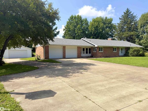 4682 Summer St, Burlington, IA 52601